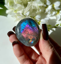 Load image into Gallery viewer, Labradorite Plamstone 7
