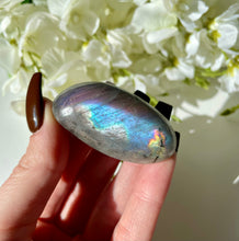 Load image into Gallery viewer, Labradorite Plamstone 3
